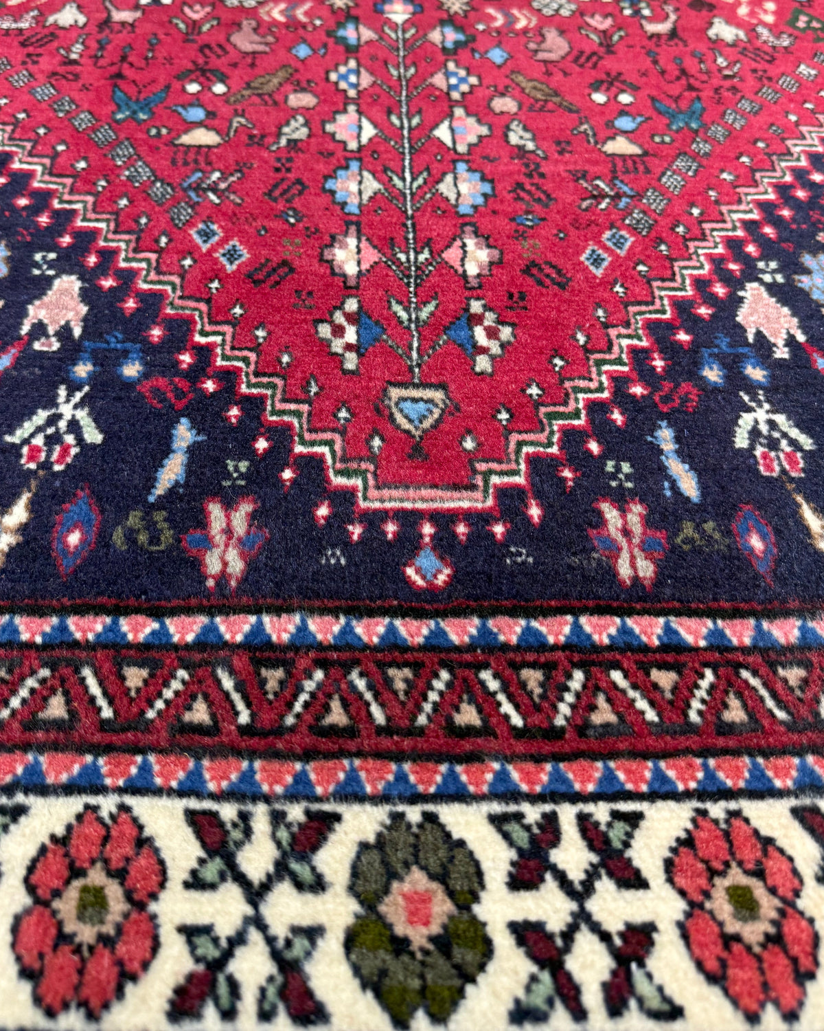 Tappeto persiano Abadeh 150x107 cm rosso con medaglione geometrico