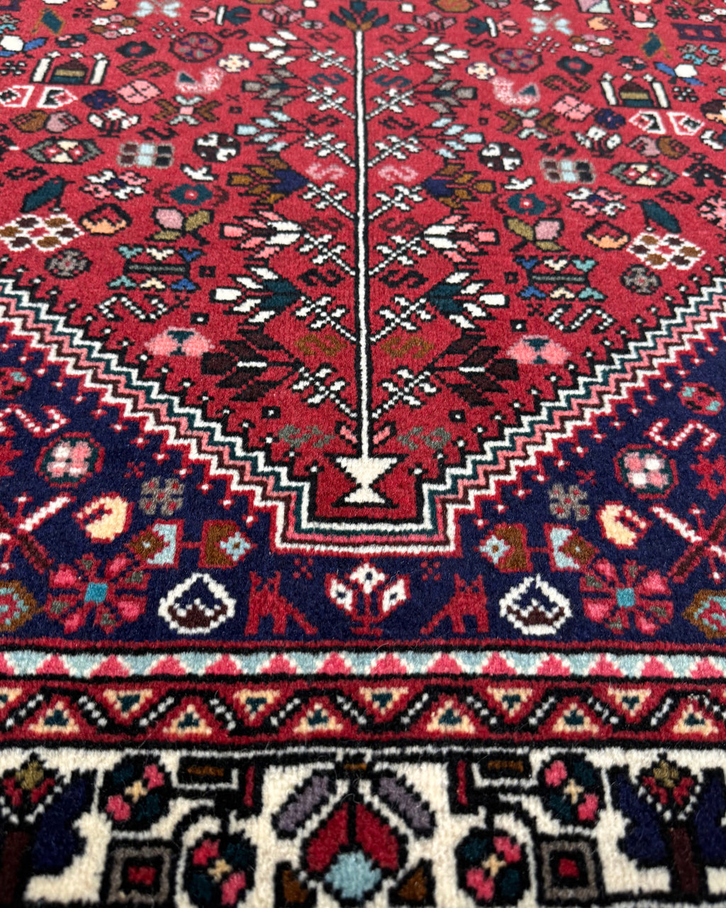 Tappeto persiano Abadeh 157x104 cm rosso con medaglione geometrico