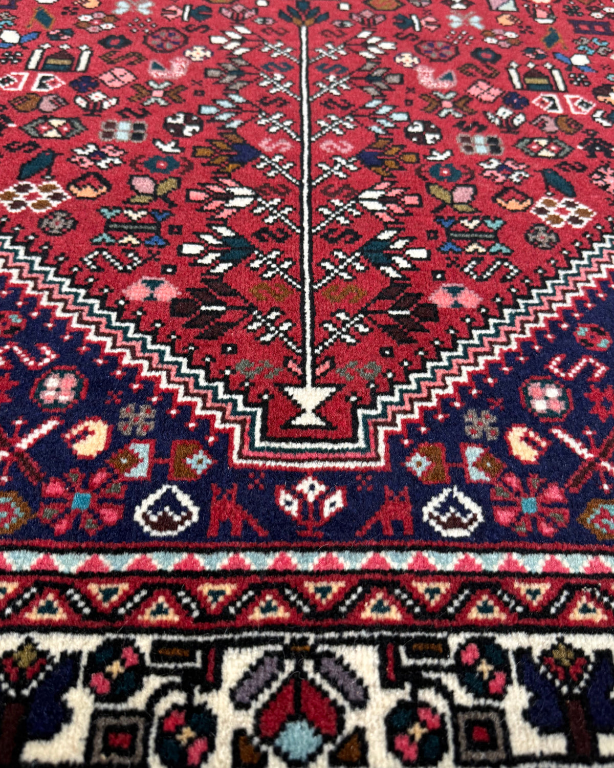 Tappeto persiano Abadeh 157x104 cm rosso con medaglione geometrico