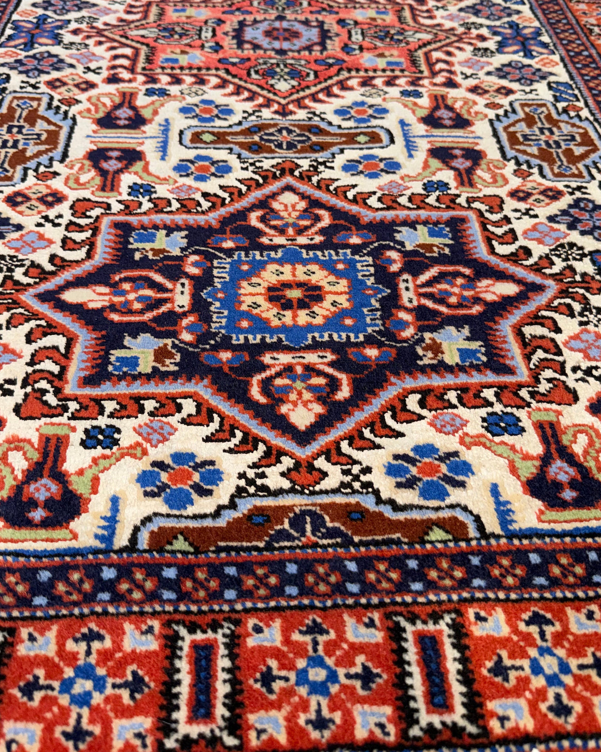 Tappeto persiano Ardebil fondo seta 125x82 cm con tre medaglioni 