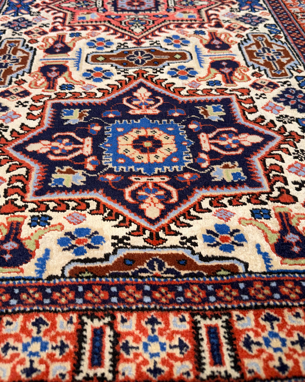 Tappeto persiano Ardebil fondo seta 133x81 cm con tre medaglioni