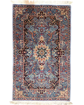 Tappeto Berkana 153x92 cm blu con medaglione centrale floreale