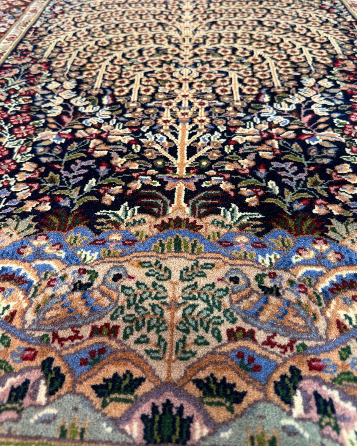Tappeto persiano Berkana 152x92 cm blu con motivo ad albero e bordura bordeaux