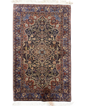 Tappeto Berkana 153x92 cm blu e marrone con medaglione centrale