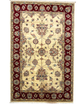 Tappeto Choobi 149x94 cm beige con bordura rosso scuro e motivi floreali