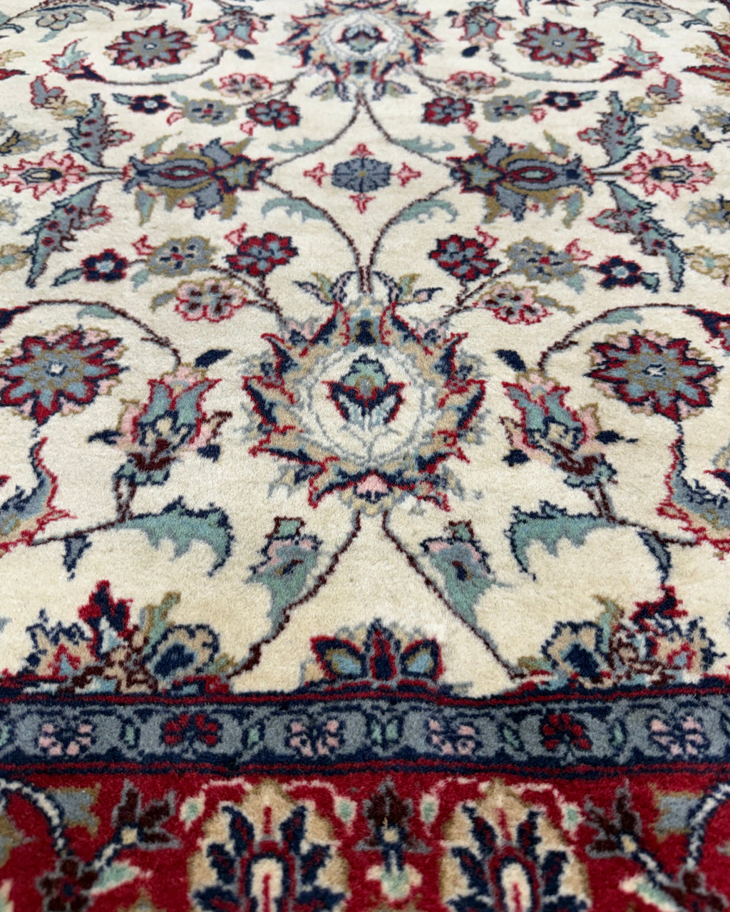 Tappeto Doppio Nodo 155x94 cm crema e rosso con motivi floreali