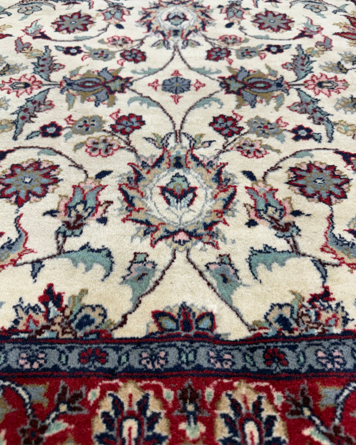 Tappeto Doppio Nodo 155x94 cm crema e rosso con motivi floreali