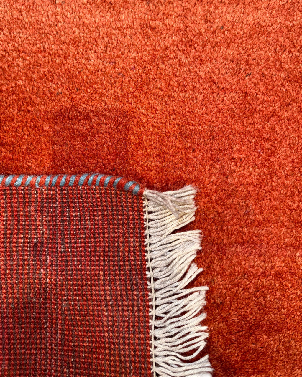 Tappeto persiano Gabbeh arancione 124x70 cm con motivi animali