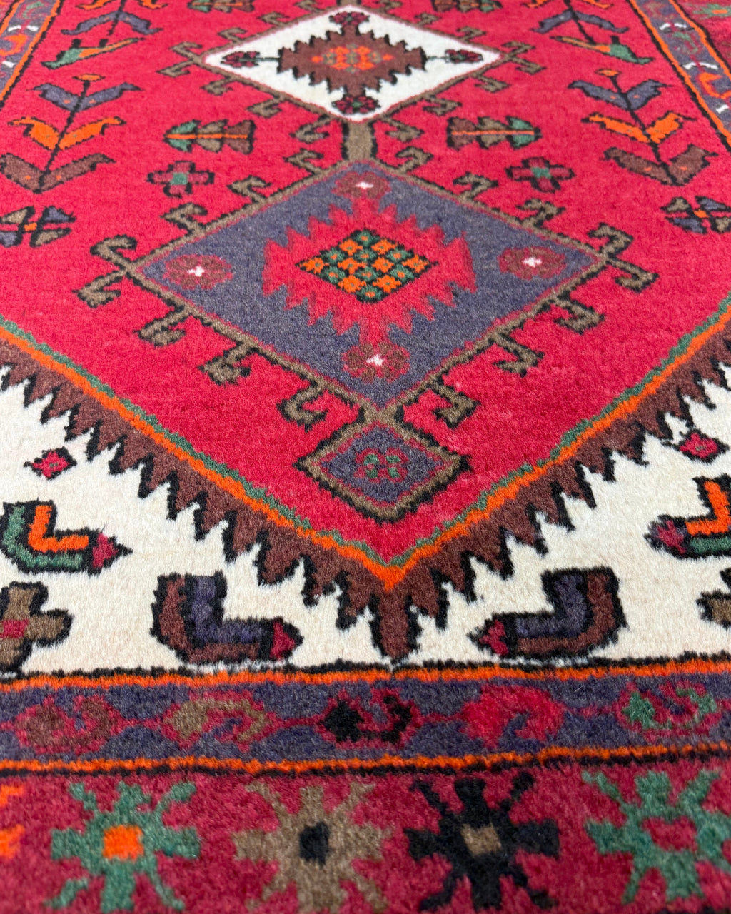 Tappeto persiano Hamedan 140x93 cm rosso con medaglioni geometrici