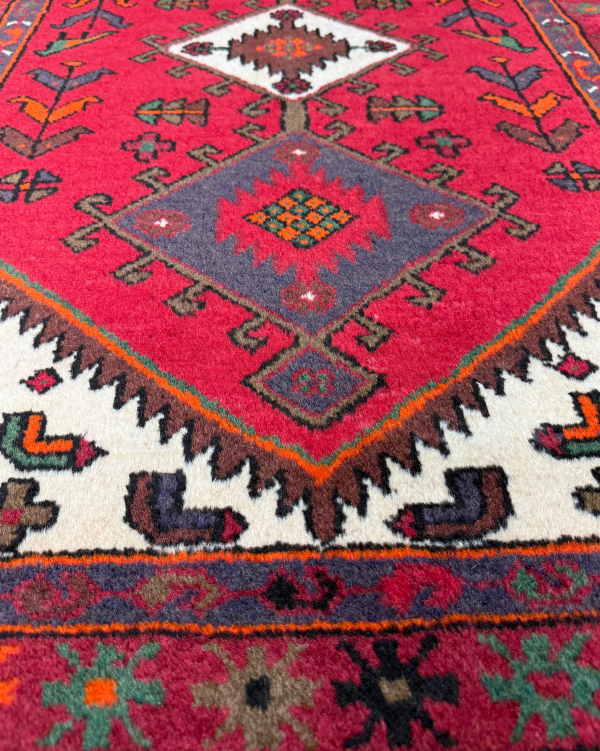 Tappeto persiano Hamedan 140x93 cm rosso con medaglioni geometrici