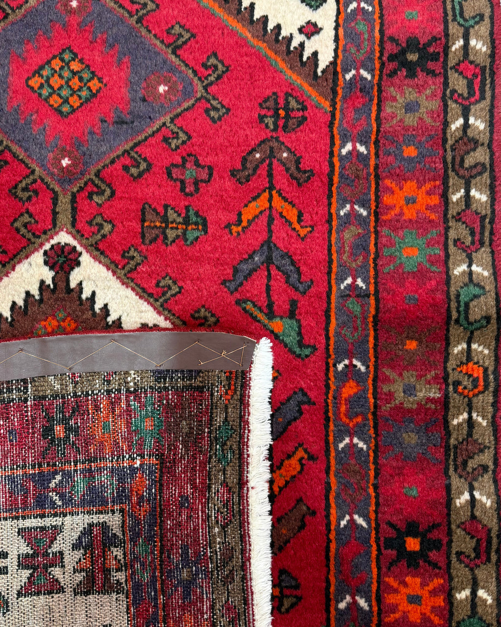 Tappeto persiano Hamedan 140x93 cm rosso con medaglioni geometrici