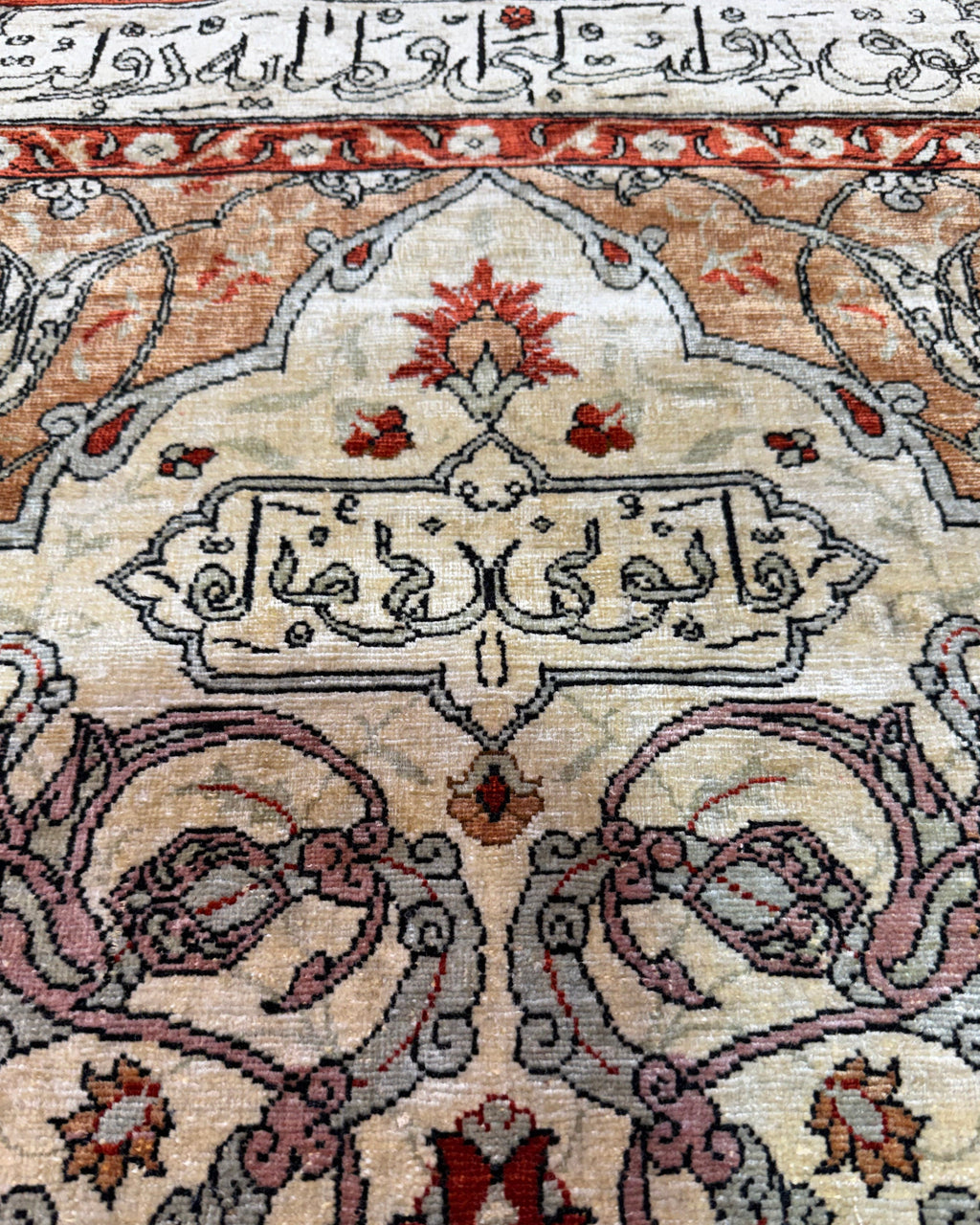 Tappeto Hereke in seta 126x81 cm avorio con motivi floreali