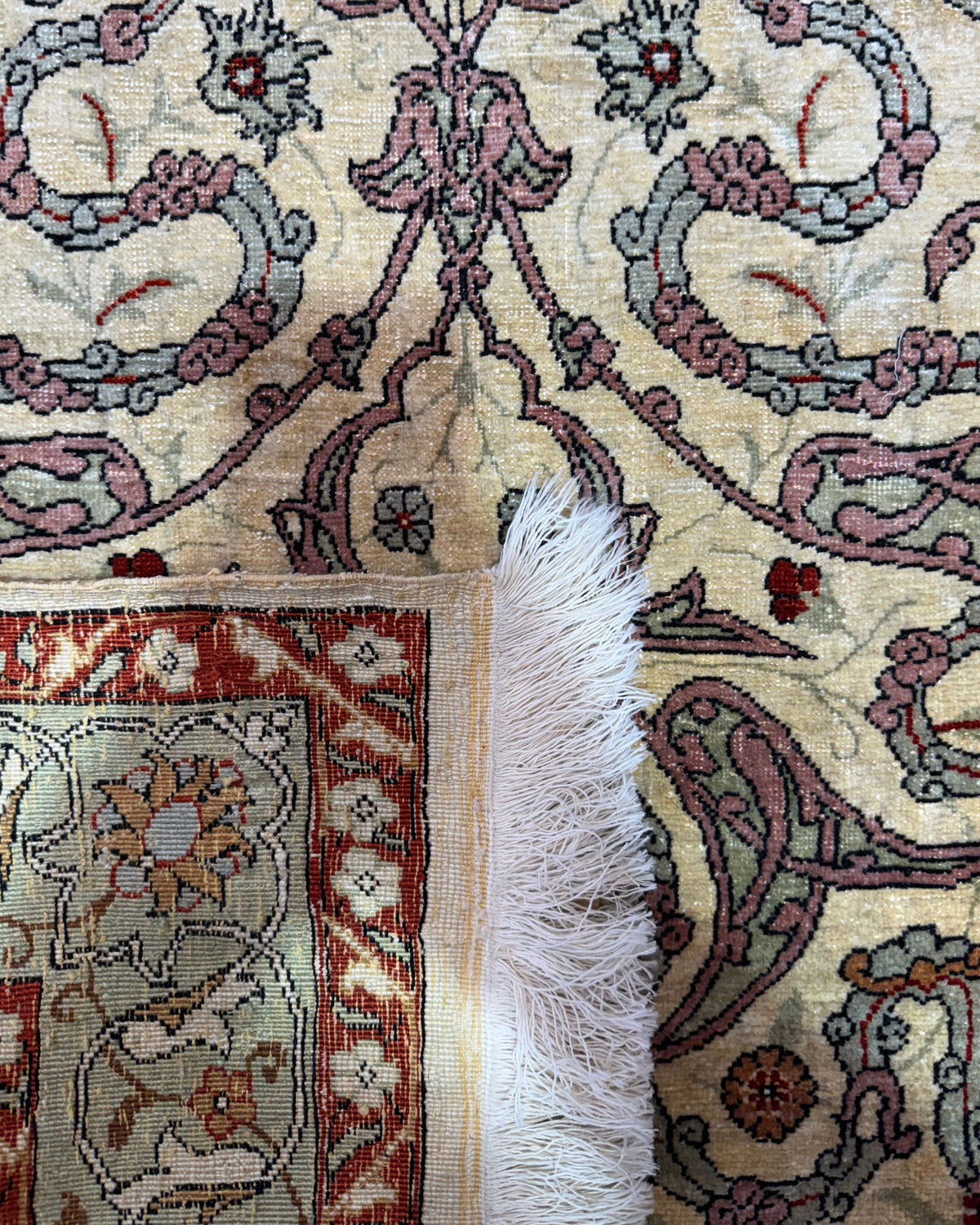 Tappeto Hereke in seta 126x81 cm avorio con motivi floreali