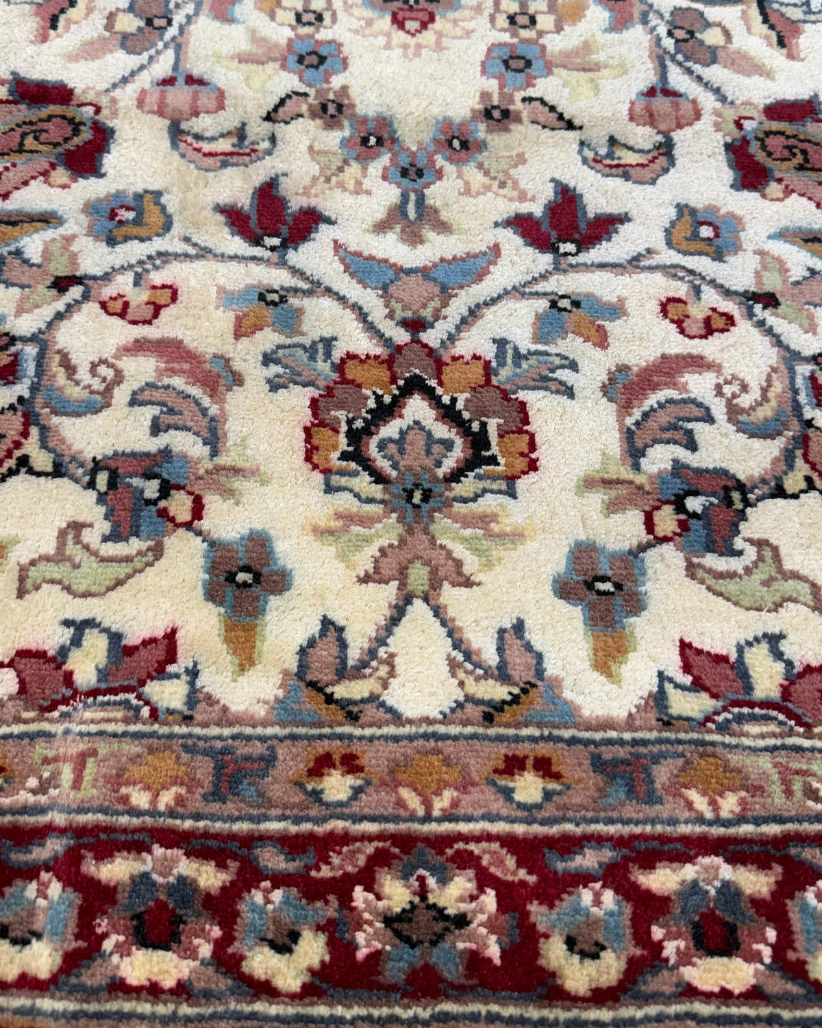 Tappeto Islamabad 156x93 cm avorio con medaglione e motivi floreali
