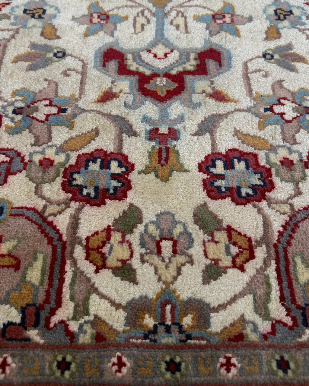 Tappeto Islamabad 157x94 cm avorio con medaglione e motivi floreali