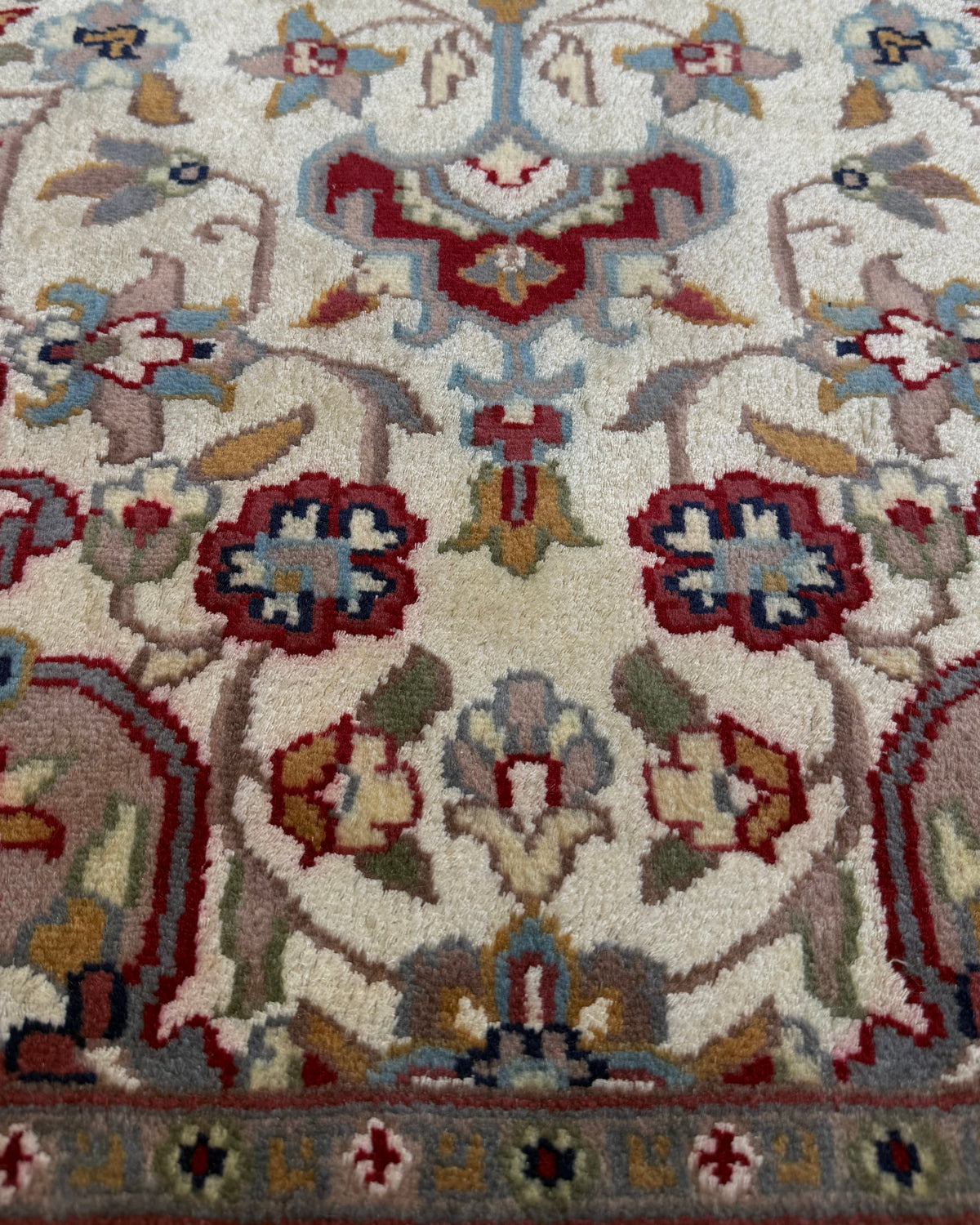 Tappeto Islamabad 157x94 cm avorio con medaglione e motivi floreali