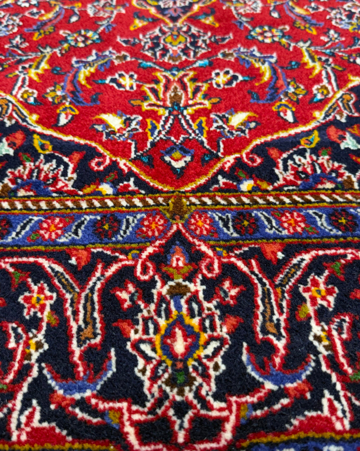 Tappeto persiano Kashan Shad Sar 180x110 cm rosso con medaglione floreale