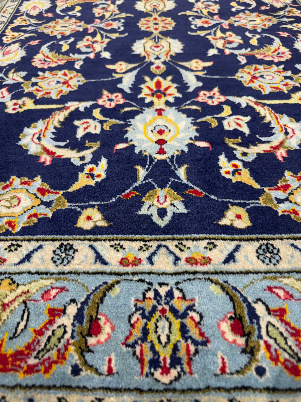 Tappeto persiano Kashan 151x109 cm blu con decorazione floreale
