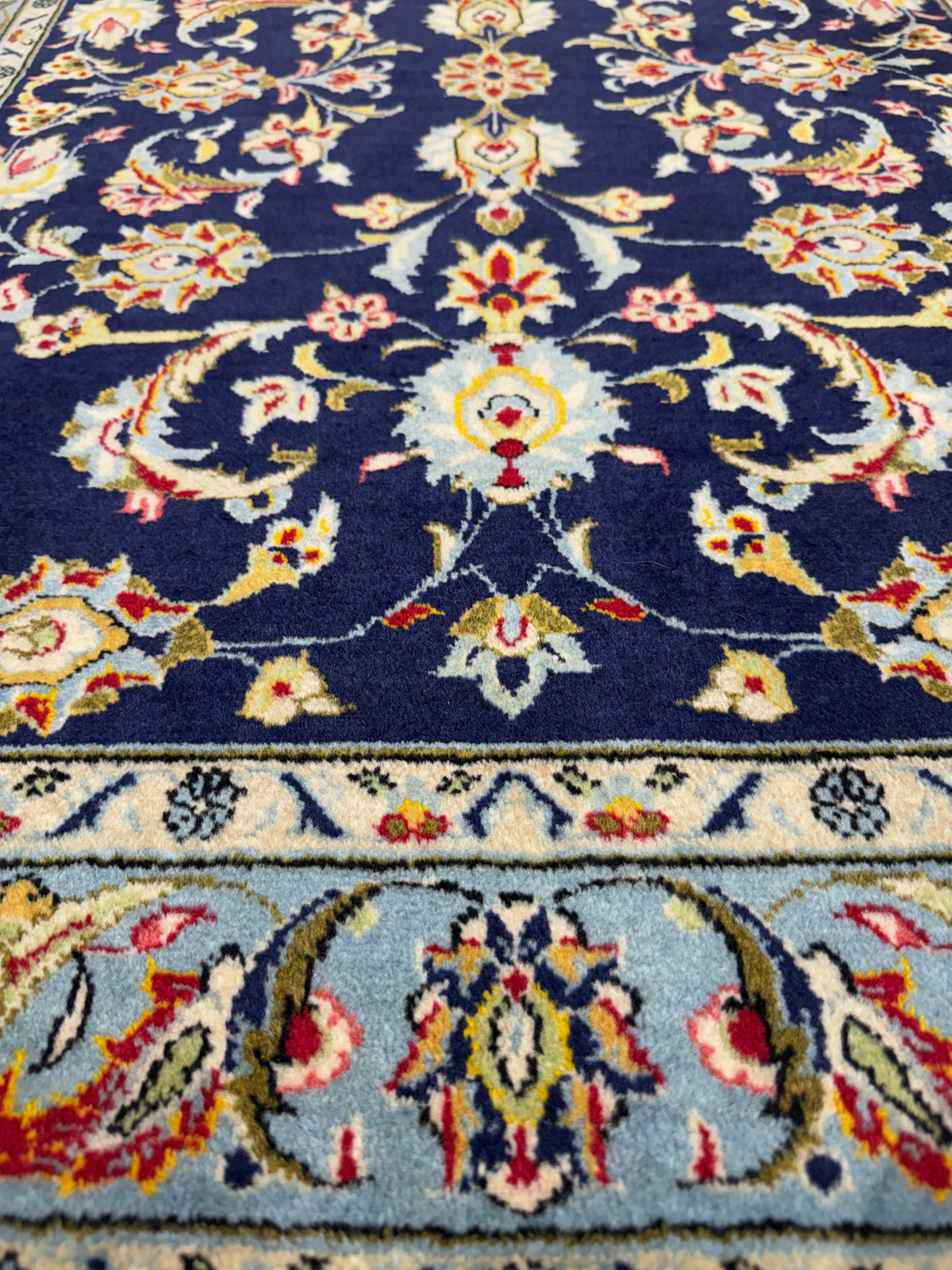 Tappeto persiano Kashan 151x109 cm blu con decorazione floreale