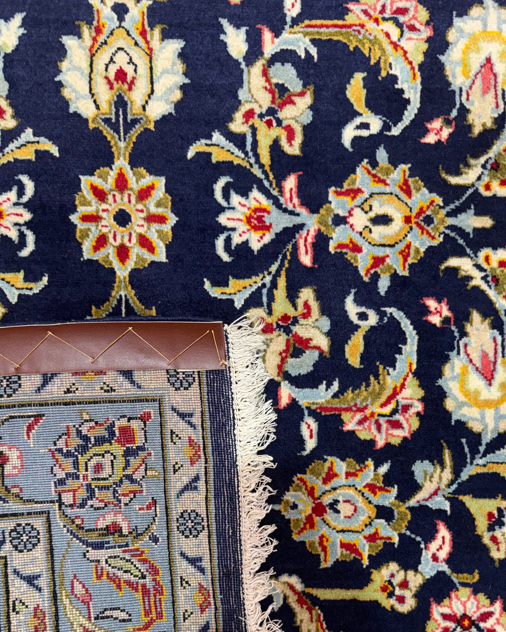 Tappeto persiano Kashan 151x109 cm blu con decorazione floreale