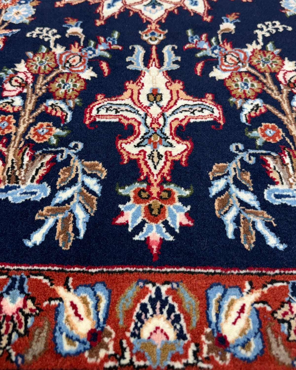 Tappeto persiano Kashan 151x96 cm blu con medaglione floreale centrale