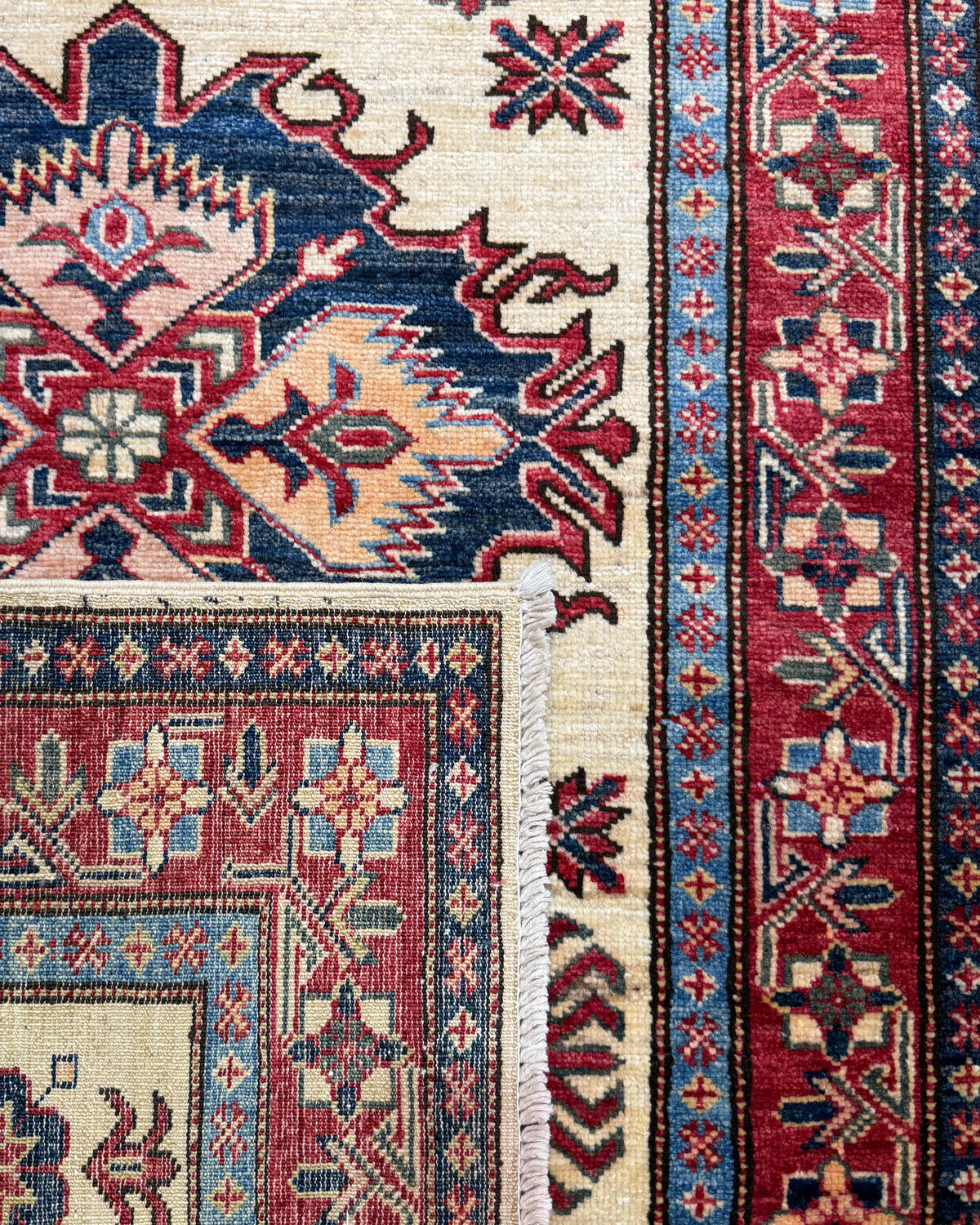 Tappeto Kazak 146x92 cm crema con medaglione geometrico blu