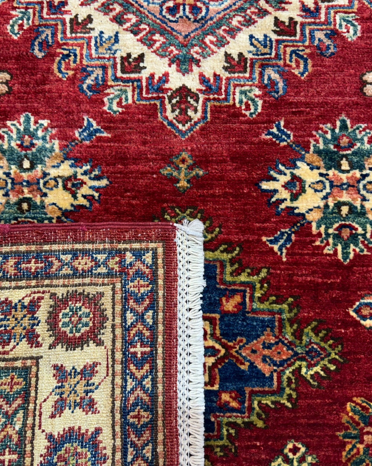 Tappeto Kazak 141x91 cm rosso con medaglioni geometrici policromi
