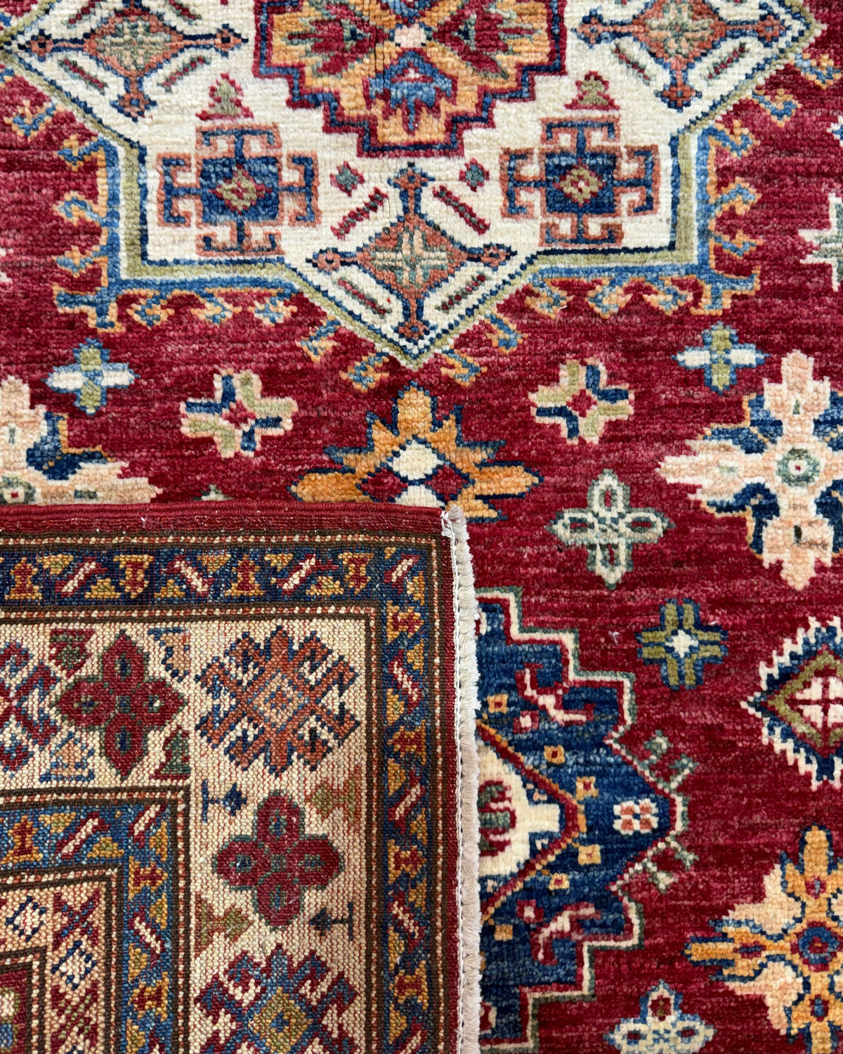 Tappeto Kazak 148x99 cm rosso con tre medaglioni geometrici