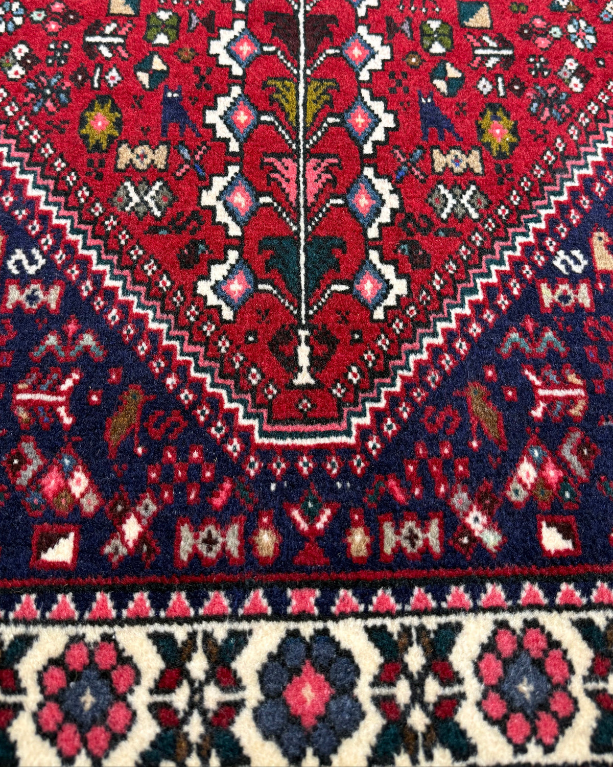 Tappeto persiano Abadeh 155x105 cm rosso con medaglione geometrico