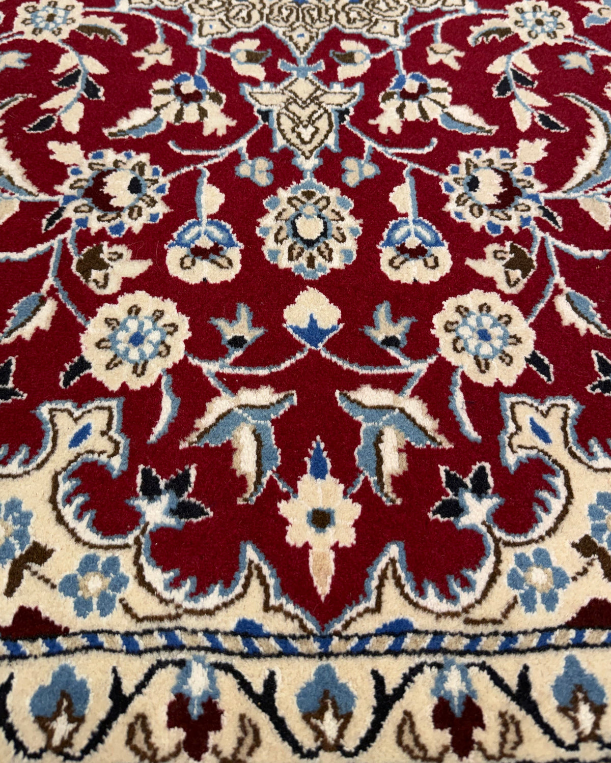 Tappeto persiano Nain 145x90 cm rosso con medaglione centrale