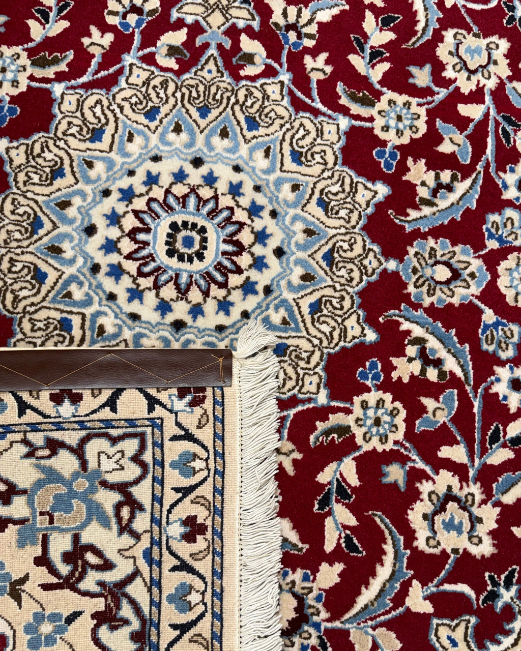 Tappeto persiano Nain 145x90 cm rosso con medaglione centrale
