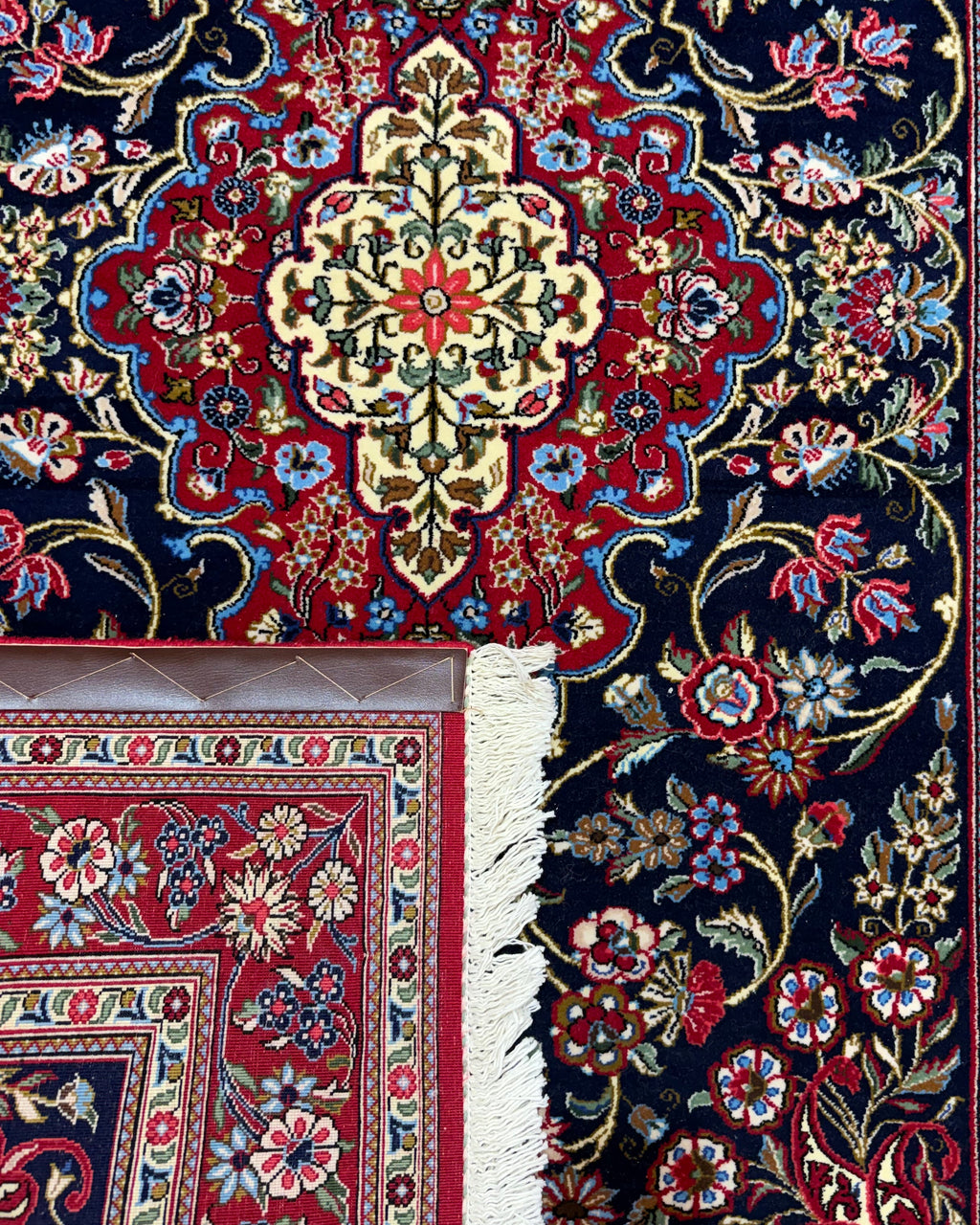 Tappeto persiano Qom Kork 150x106 cm rosso e blu con medaglione centrale