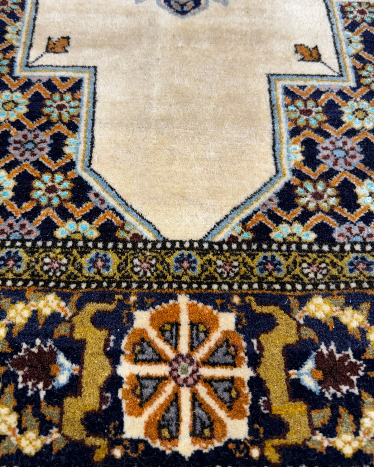 Tappeto persiano Qom 153x106 cm crema con medaglione geometrico