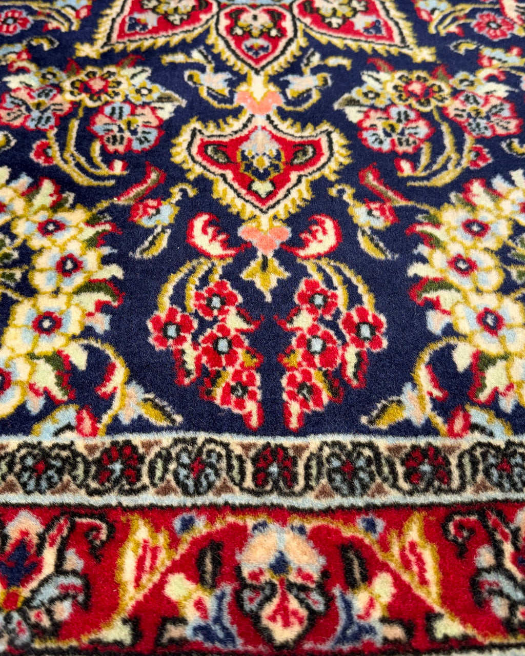 Tappeto persiano Qom 120x81 cm blu con medaglione floreale
