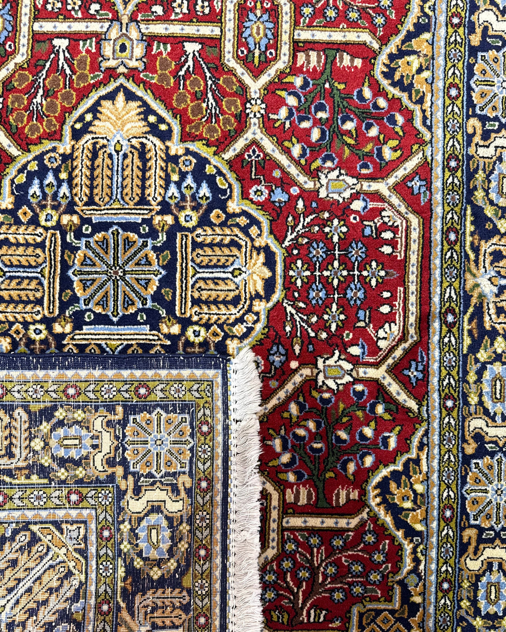 Tappeto persiano Qom 157x107 cm rosso con medaglione centrale blu