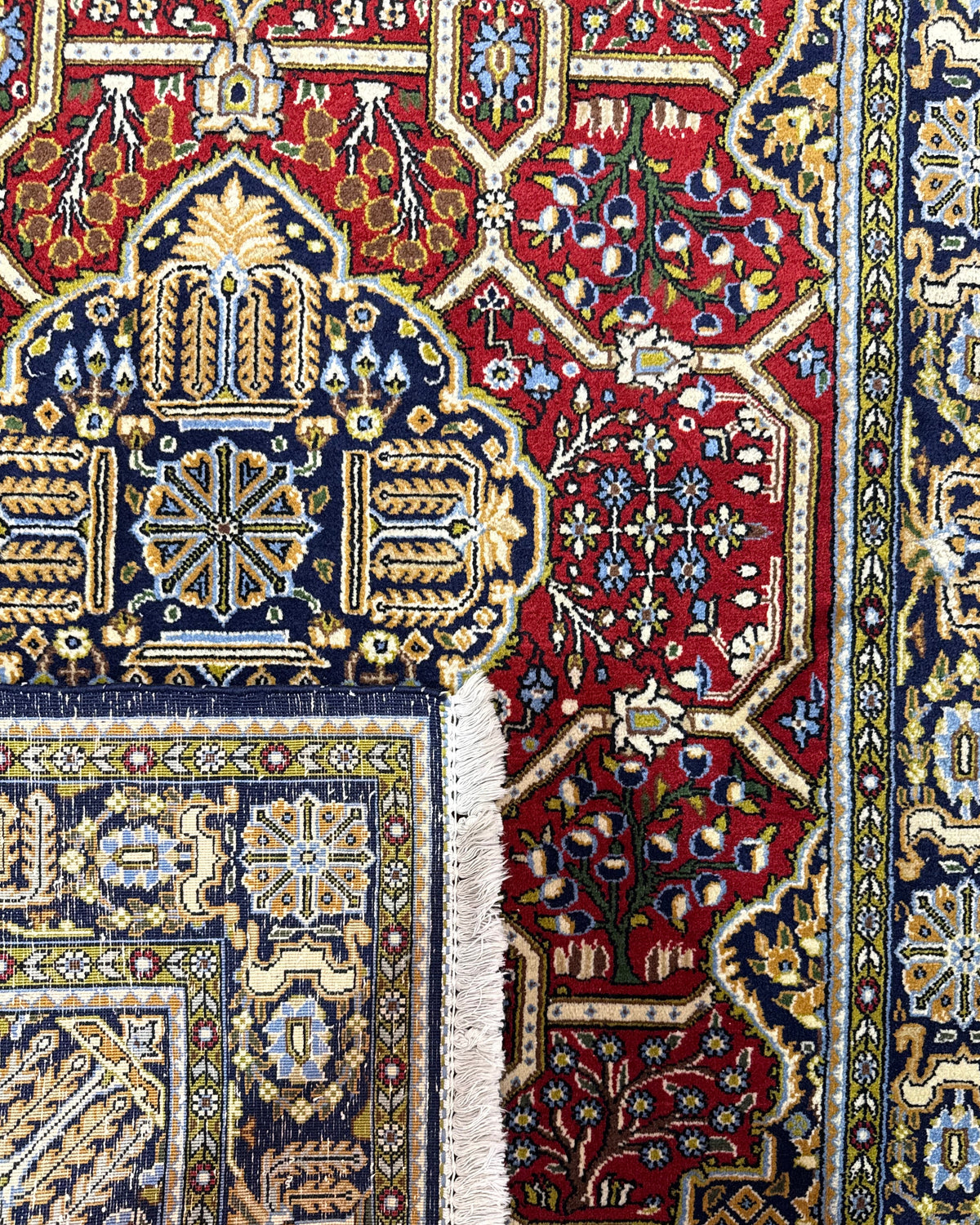 Tappeto persiano Qom 157x107 cm rosso con medaglione centrale blu