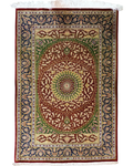 Tappeto persiano Qom in seta 150x98 cm verde e bordeaux con medaglione centrale
