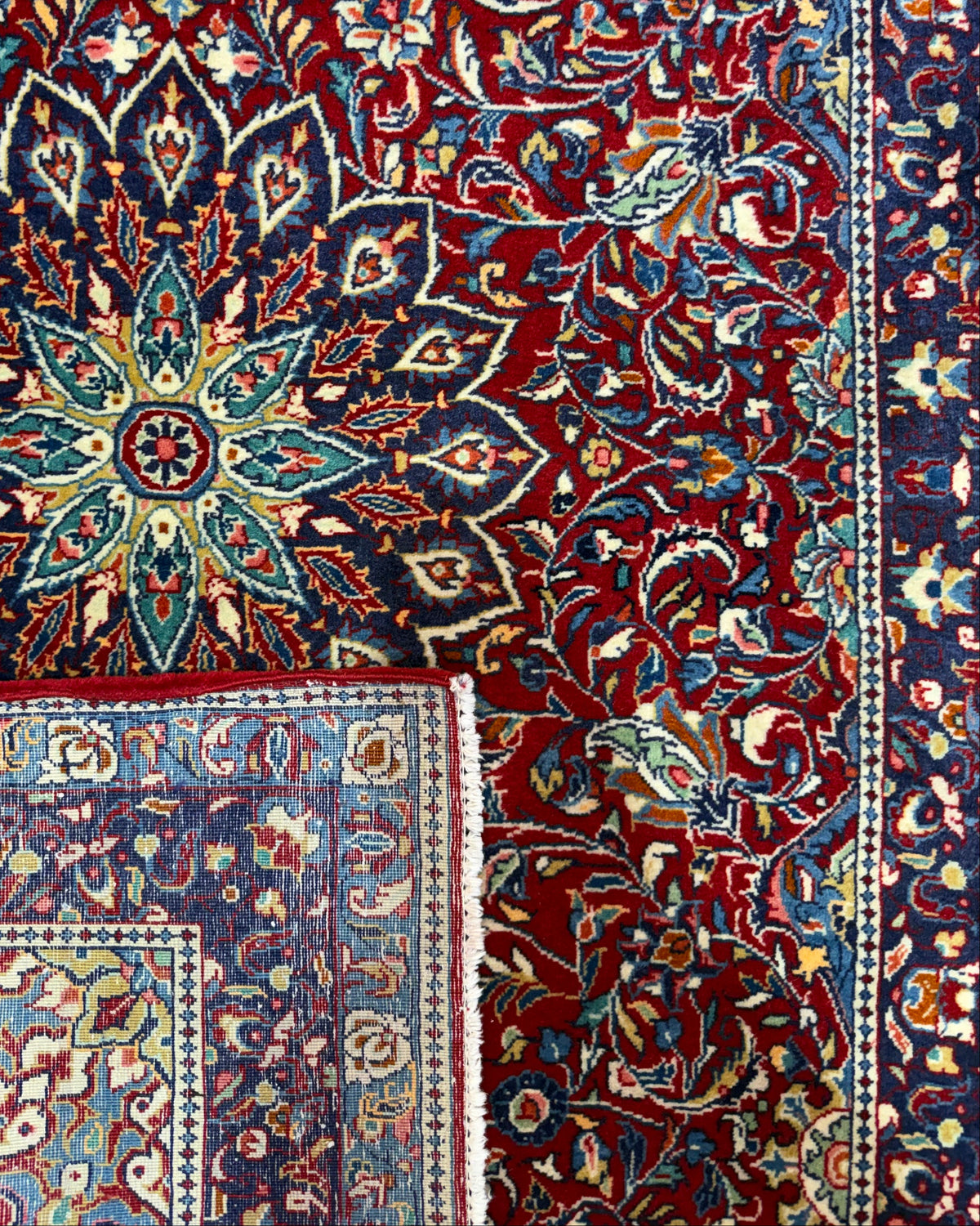 Tappeto persiano Saruk 158x101 cm rosso e blu con medaglione floreale