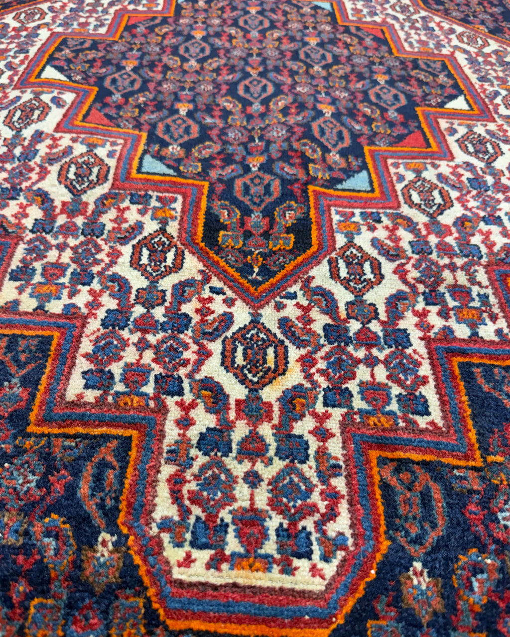 Tappeto persiano Senneh d'epoca 154x113 cm blu con medaglione geometrico