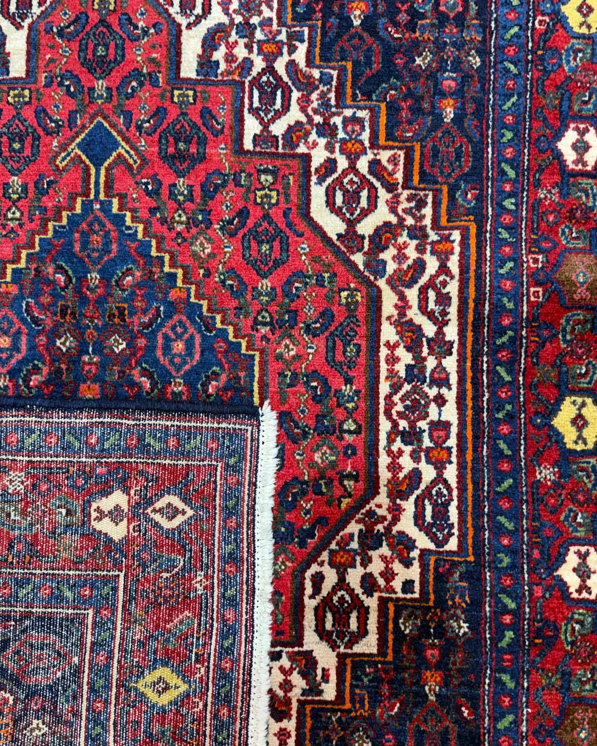 Tappeto persiano Senneh 155x118 cm rosso e blu con medaglione geometrico