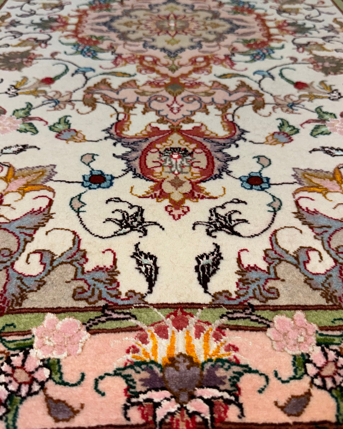 Tappeto persiano Tabriz 60 Raj misto seta 122x77 cm fondo avorio