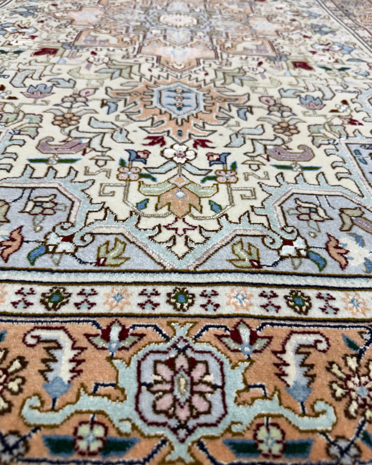Tappeto persiano Tabriz 60 Raj misto seta 155x103 cm beige e azzurro