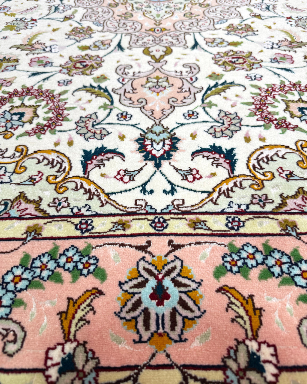 Tappeto persiano Tabriz 60 Raj misto seta 151x108 cm crema e rosa