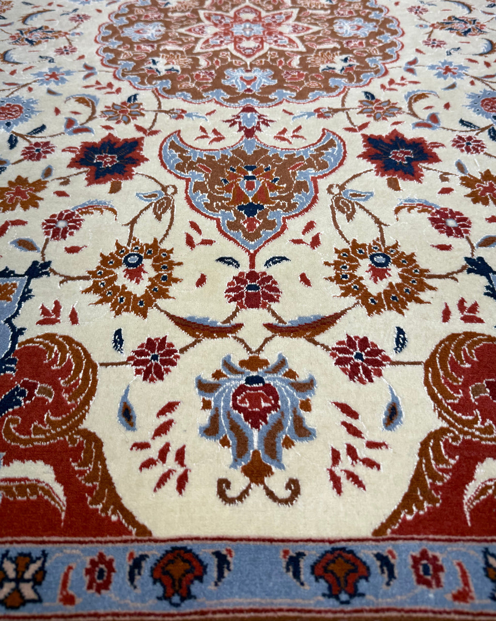 Tappeto persiano Tabriz 60 Raj misto seta 155x102 cm crema con medaglione floreale