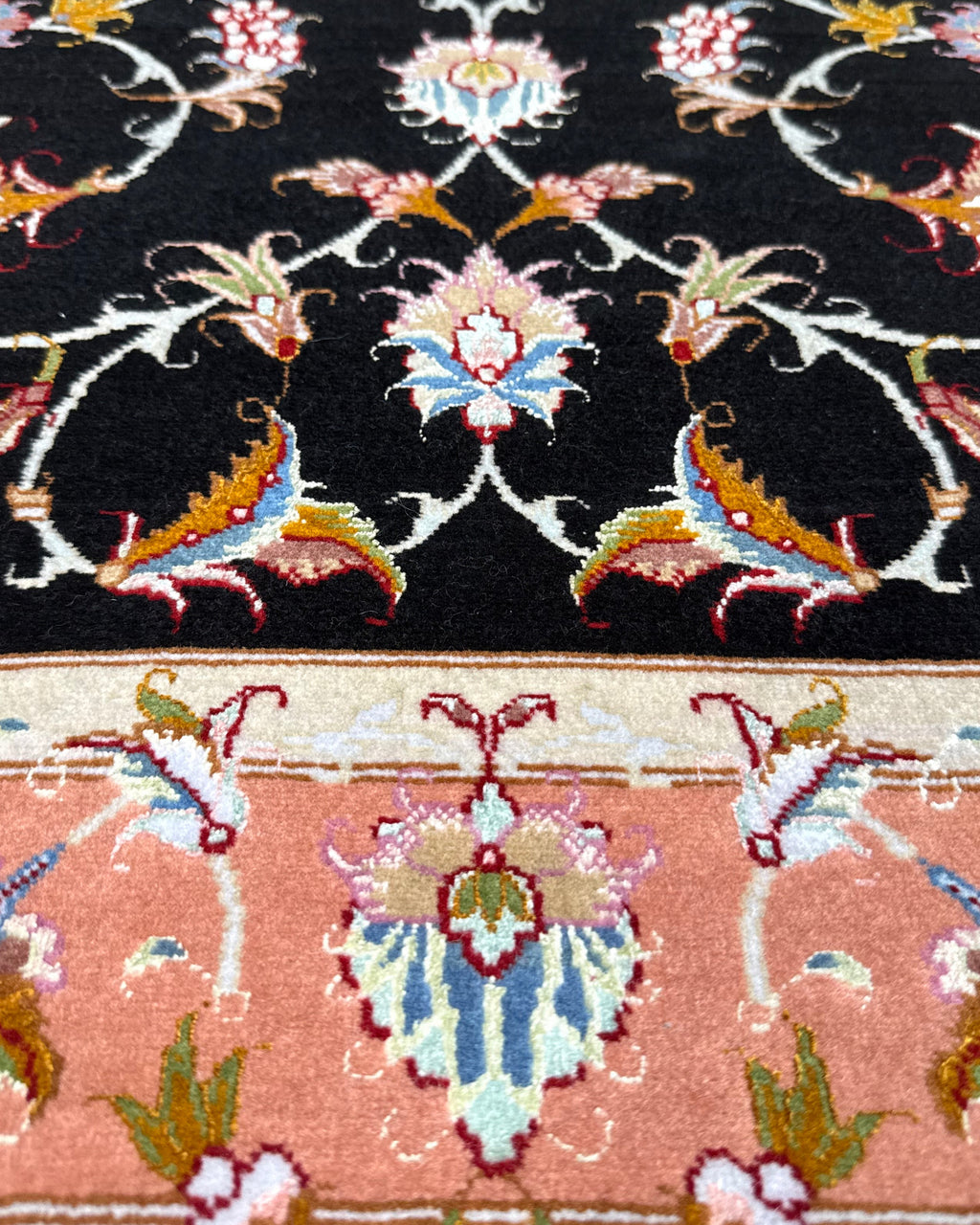 Tappeto persiano Tabriz 60 Raj misto seta 156x102 cm nero con motivi floreali
