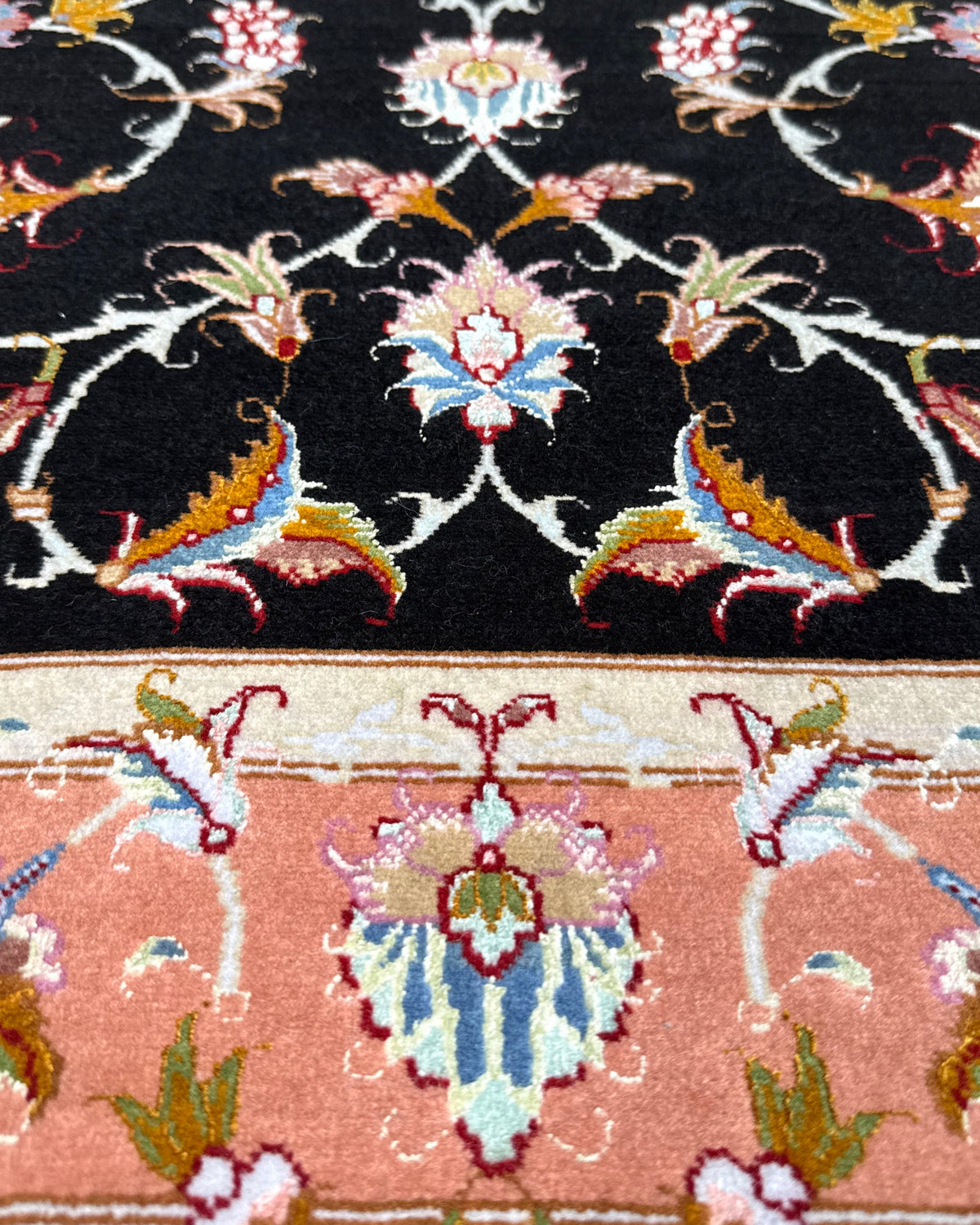Tappeto persiano Tabriz 60 Raj misto seta 156x102 cm nero con motivi floreali