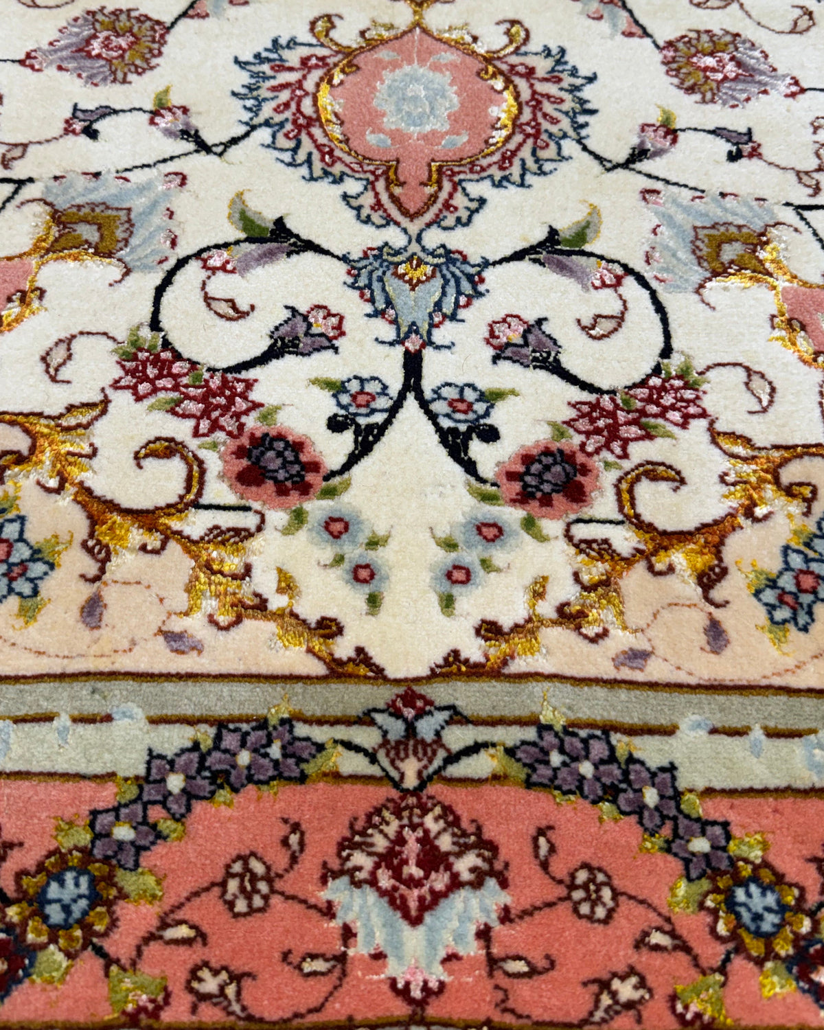 Tappeto persiano Tabriz 60 Raj misto seta 150x103 cm rosa e crema