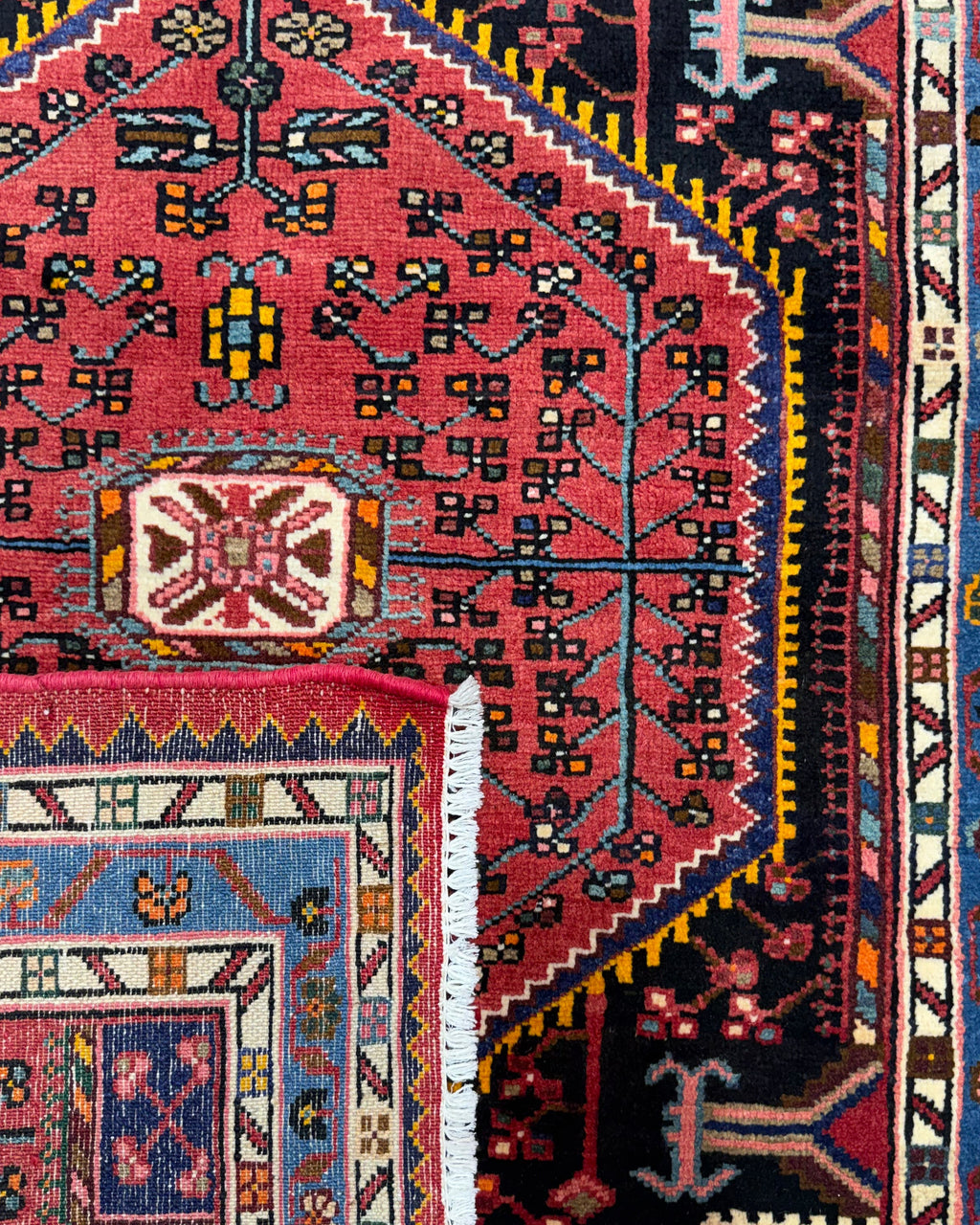 Tappeto persiano Tuserkan 150x112 cm rosso e blu con medaglione geometrico