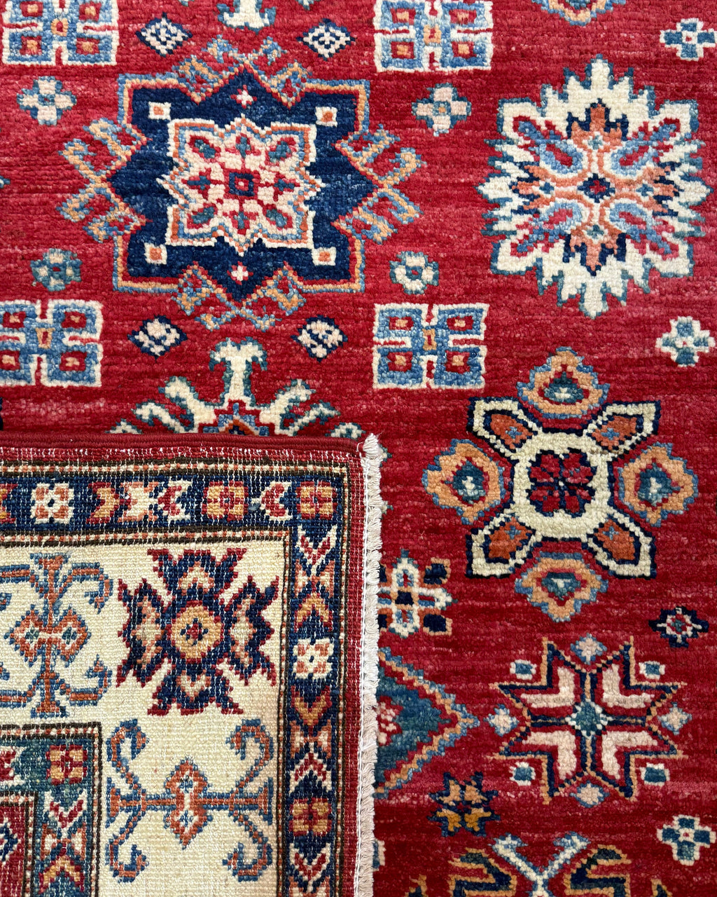 Tappeto Uzbek 142x101 cm rosso con motivi geometrici policromi