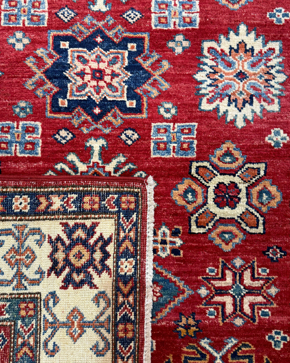 Tappeto Uzbek 142x101 cm rosso con motivi geometrici policromi